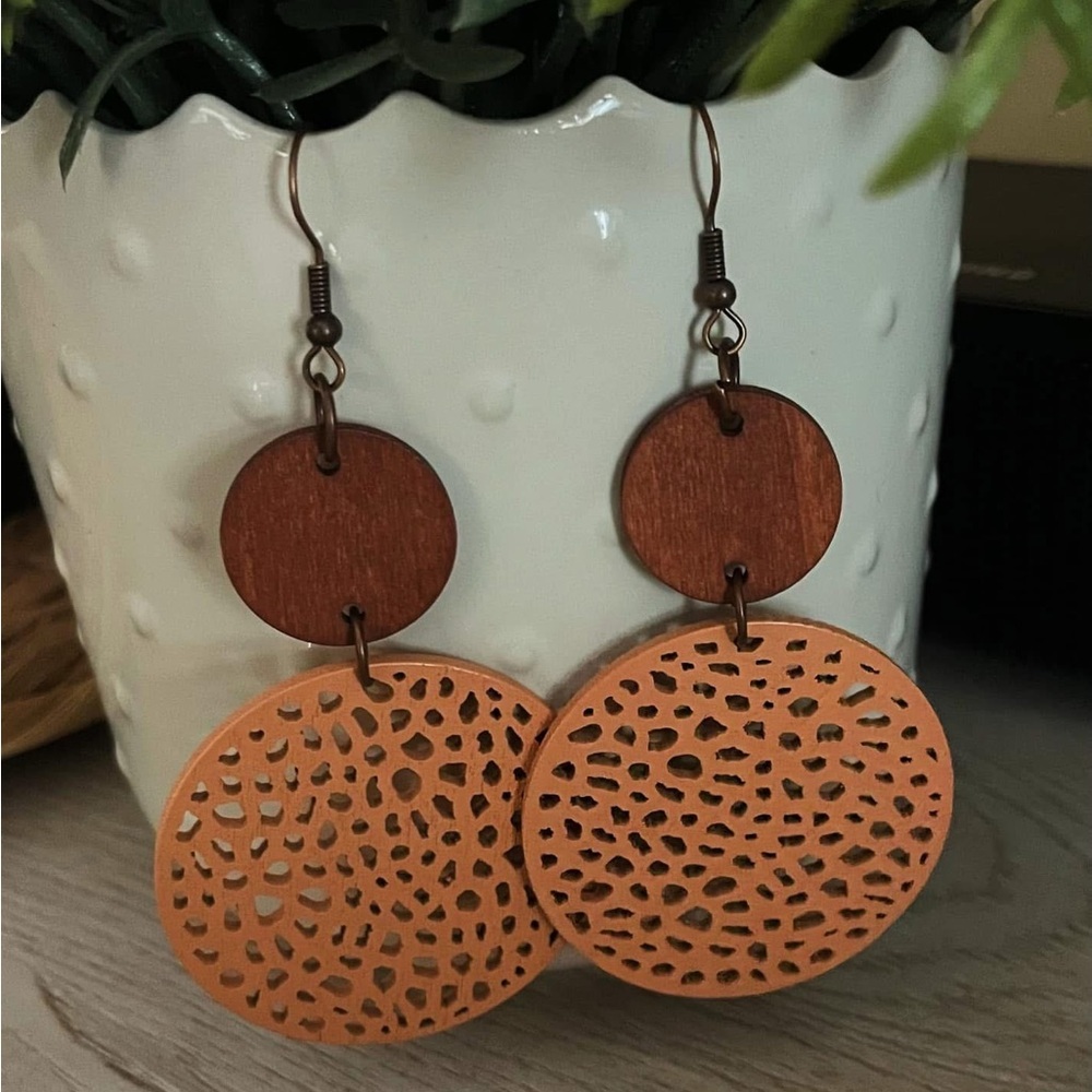 HANDMADE Elegant Wooden and Peach Earrings - Picture 1 of 1